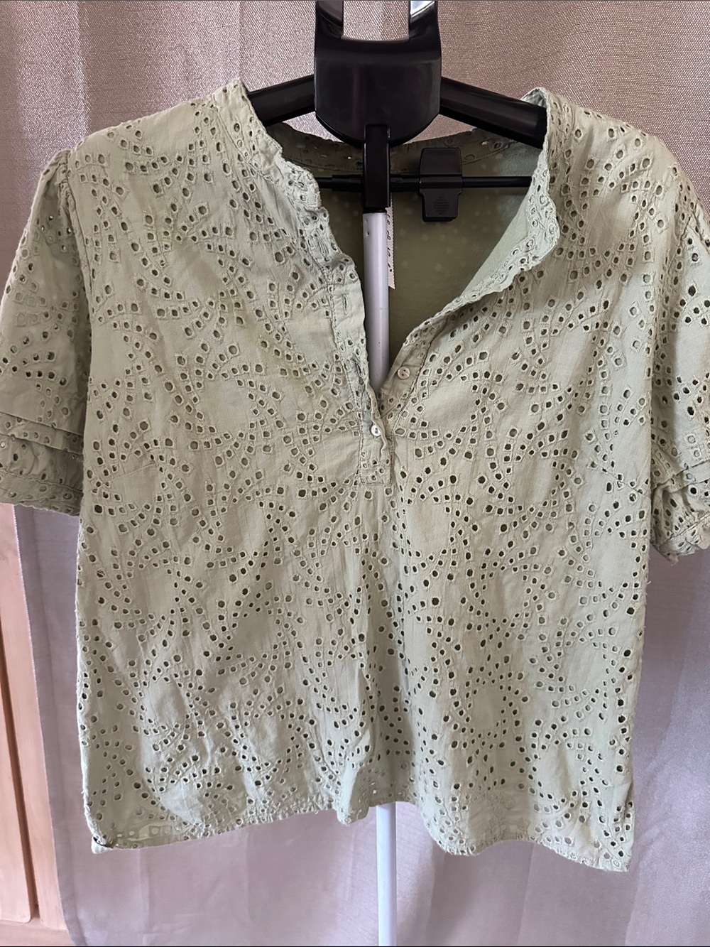 Leo & Nicole Mint Green Eyelet Short Sleeve Blouse